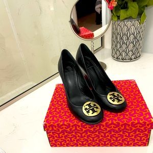Tory Burch black pebble leather platform.